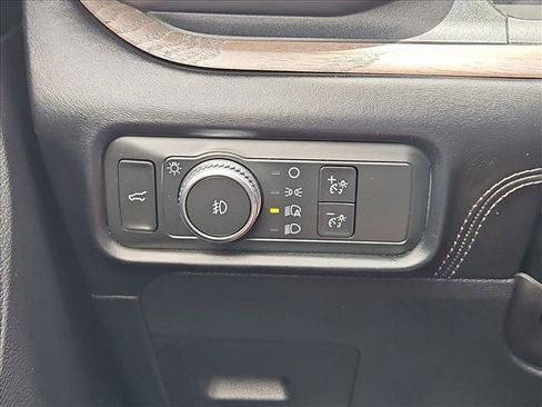 Used 2020 Ford Explorer Platinum w/ Premium Technology Package AWD/4WD image 17