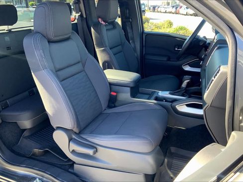 Used 2023 Nissan Frontier SV w/ Technology Package RWD image 9