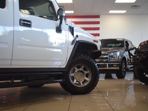 Used 2005 HUMMER H2 w/ Preferred Equipment Group image 37