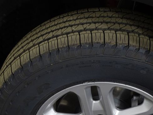 New 2025 Jeep Grand Cherokee Laredo image 34