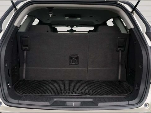 Used 2017 Chevrolet Traverse LT w/ Traveler's Package FWD image 11
