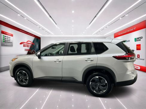 Used 2024 Nissan Rogue SV AWD/4WD image 4