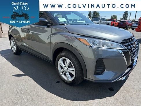 New 2025 Nissan Kicks Play S image 4