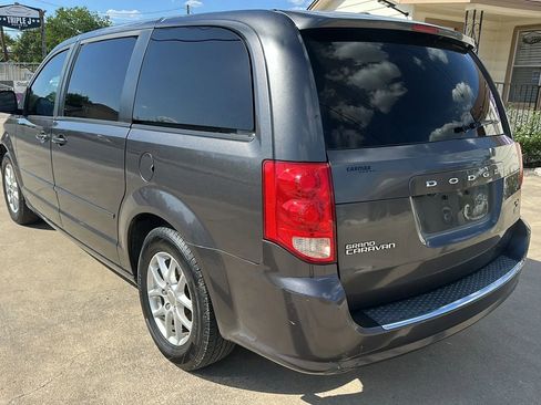 Used 2015 Dodge Grand Caravan R/T image 3