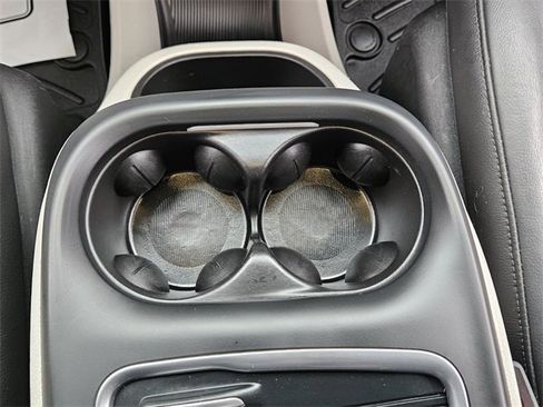 Used 2020 Chrysler Pacifica Touring-L Plus w/ Advanced Safetytec Group image 20