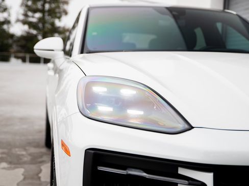 Certified 2024 Porsche Cayenne Coupe image 13