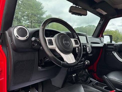 Used 2015 Jeep Wrangler Unlimited Sahara w/ Quic Order Package 23X image 14