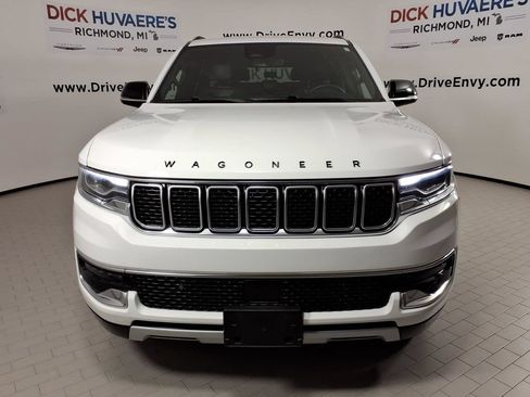 Used 2023 Jeep Wagoneer Series II AWD/4WD image 2