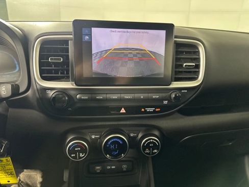 Used 2023 Hyundai Venue SEL image 22
