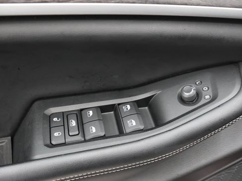 Used 2023 Jeep Grand Cherokee Limited AWD/4WD image 40