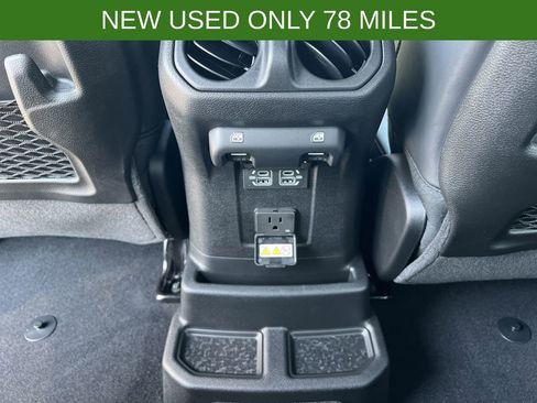 Used 2025 Jeep Wrangler Unlimited Rubicon image 23