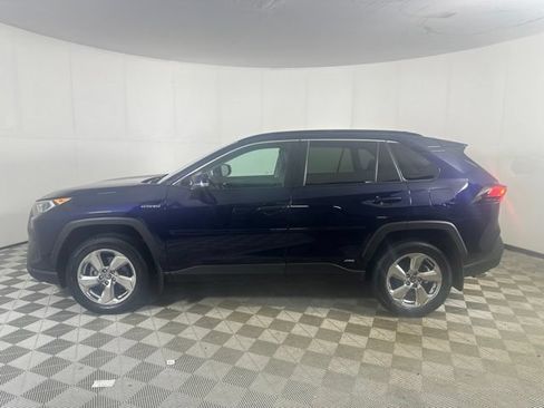 Used 2021 Toyota RAV4 XLE Premium AWD/4WD image 3