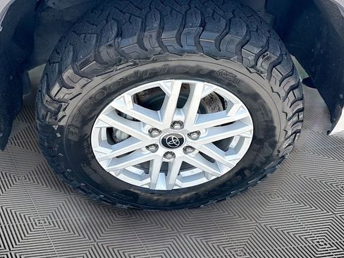 Used 2022 Toyota Tundra SR5 w/ Convenience Package image 31