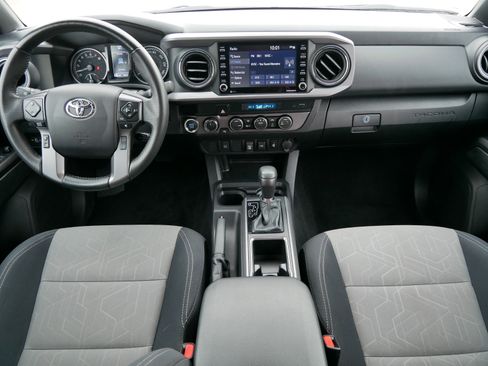 Used 2022 Toyota Tacoma TRD Off-Road image 10