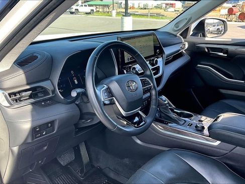 Used 2023 Toyota Highlander Limited AWD/4WD image 14
