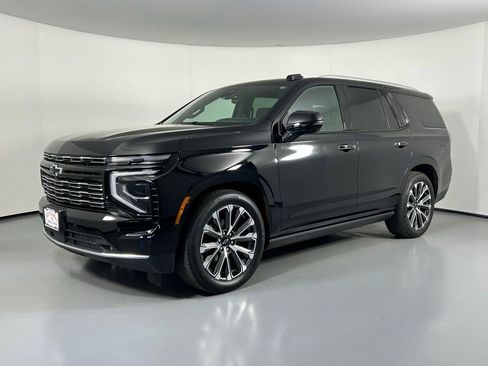 Used 2025 Chevrolet Tahoe High Country image 3