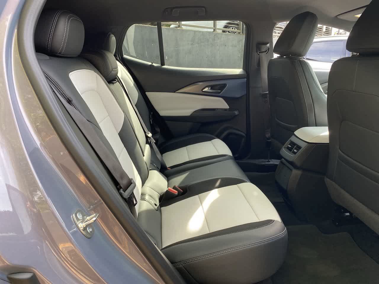 Used 2024 Chevrolet Equinox EV LT AWD/4WD image 17