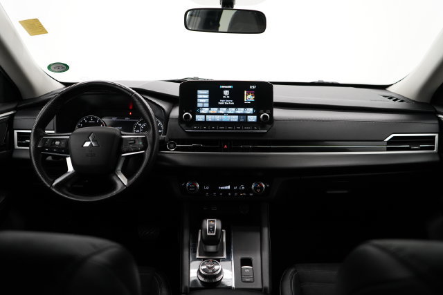 Used 2023 Mitsubishi Outlander SE AWD/4WD image 14