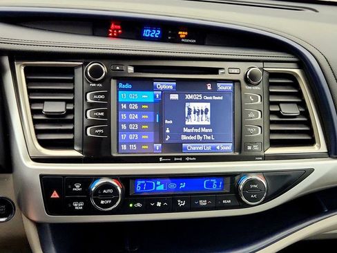 Used 2019 Toyota Highlander XLE AWD/4WD image 18
