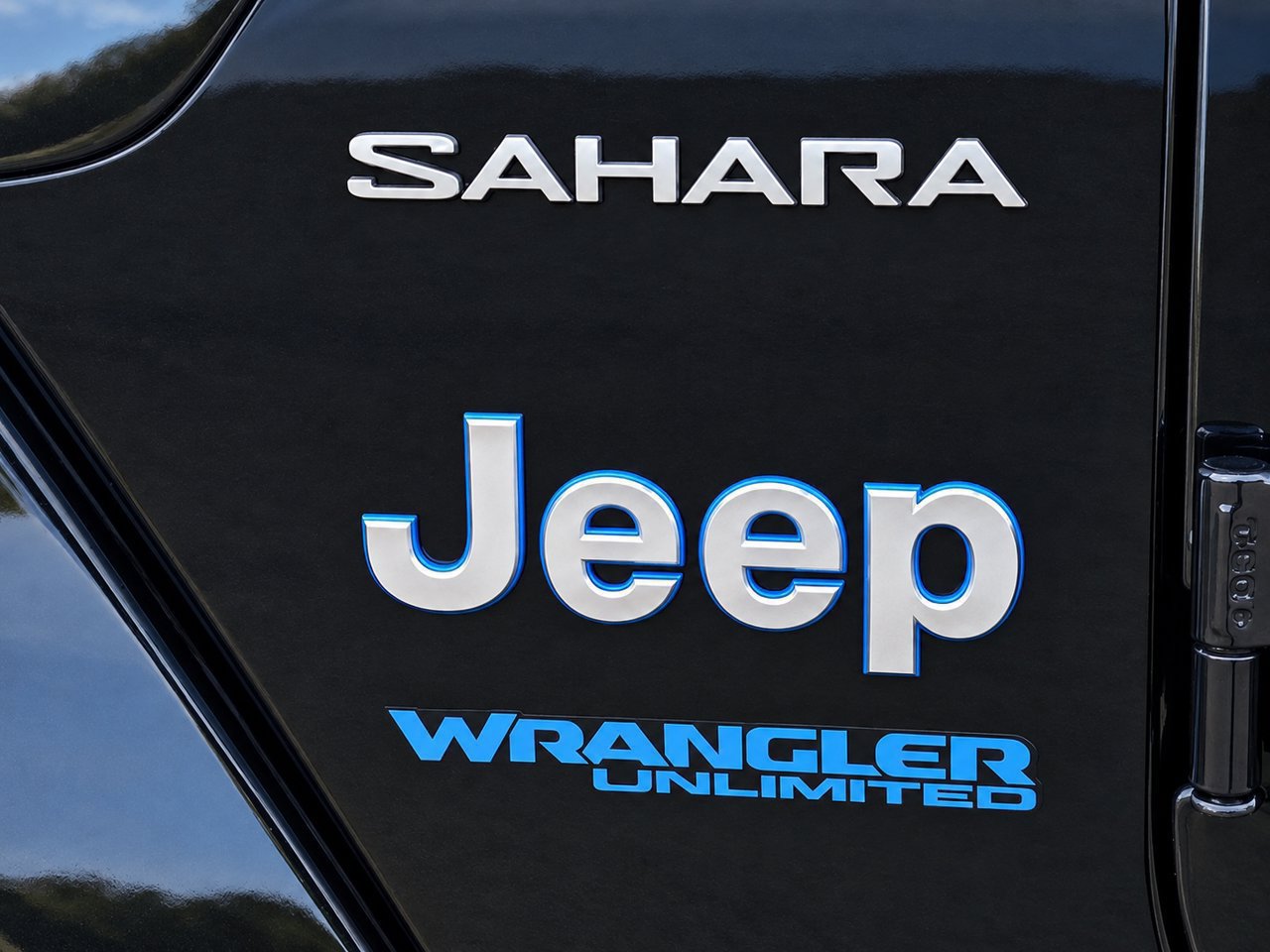 Used 2022 Jeep Wrangler Unlimited Sahara w/ Cold Weather Group AWD/4WD image 9
