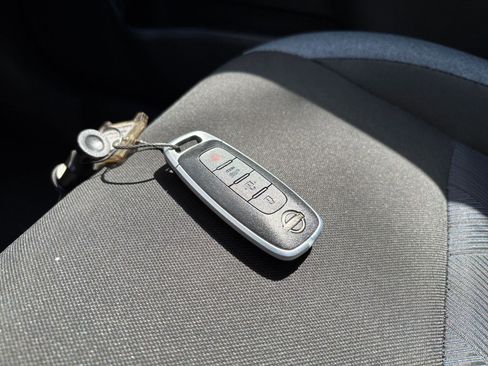 Used 2025 Nissan Versa SV FWD image 18