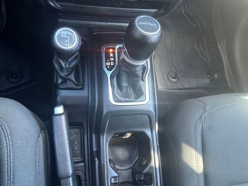 Used 2021 Jeep Gladiator Sport image 16