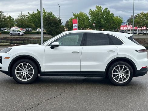 Used 2024 Porsche Cayenne image 7