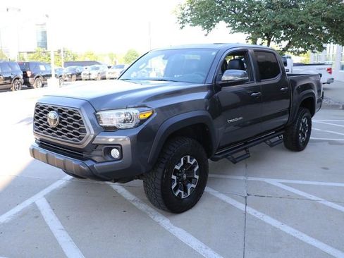 Used 2020 Toyota Tacoma TRD Off-Road w/ TRD Premium Off Road Package AWD/4WD image 3