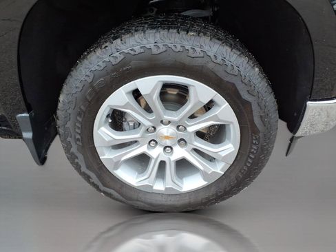 Used 2025 Chevrolet Silverado 1500 LTZ w/ Technology Package AWD/4WD image 11