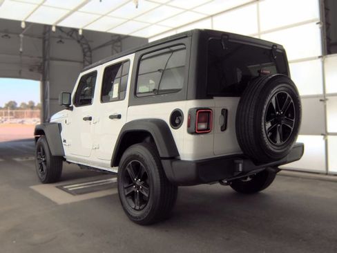 Used 2022 Jeep Wrangler Unlimited Sport AWD/4WD image 4