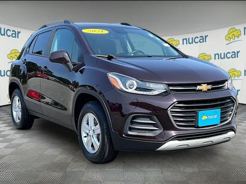 Used 2021 Chevrolet Trax LT w/ Driver Confidence Package AWD/4WD image 1