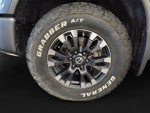 Used 2019 Nissan Titan PRO-4X w/ Pro-4x Convenience Package image 9