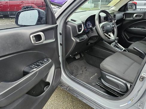 Used 2020 Hyundai Venue SE image 17
