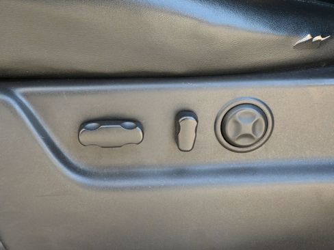 Used 2012 Cadillac Escalade Luxury RWD image 16
