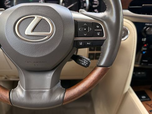 Used 2018 Lexus LX 570 4WD w/ Luxury Package image 27