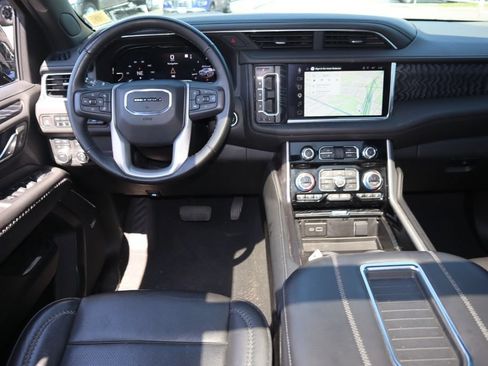 Used 2023 GMC Yukon XL Denali AWD/4WD image 16