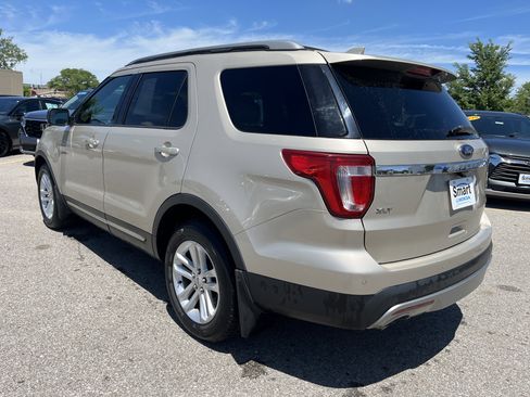 Used 2017 Ford Explorer XLT w/ Equipment Group 201A FWD image 6