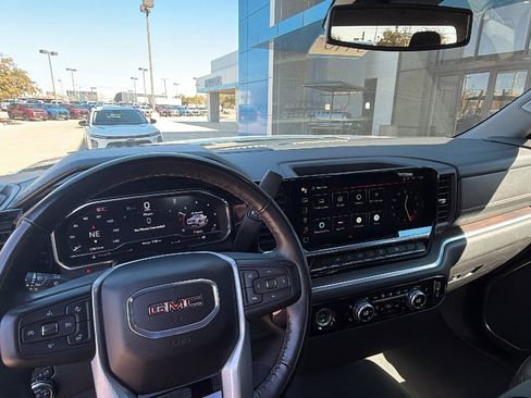 Used 2024 GMC Sierra 1500 SLT image 9