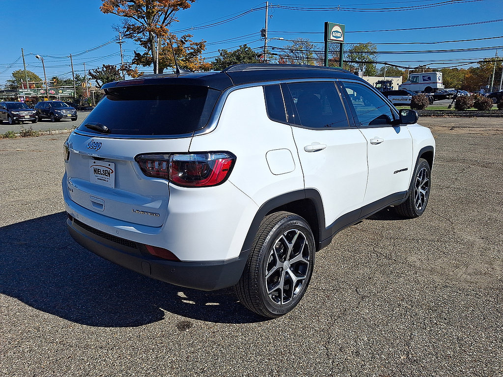 Used 2024 Jeep Compass Limited w/ Sun and Sound Group AWD/4WD image 31