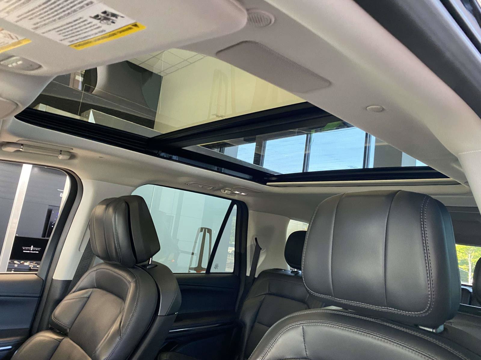 Certified 2025 Lincoln Navigator L Reserve AWD/4WD image 22