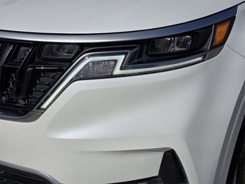 Certified 2024 Kia Carnival LX image 15