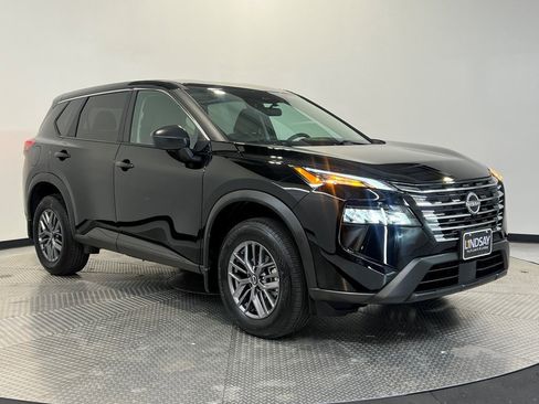 Used 2025 Nissan Rogue S image 1