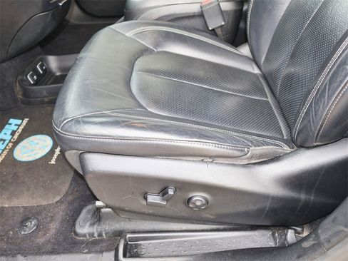 Used 2019 Chrysler Pacifica Touring-L Plus w/ S Appearance Package image 13