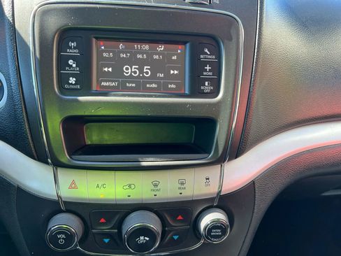 Used 2017 Dodge Journey SE w/ Flexible Seating Group image 16