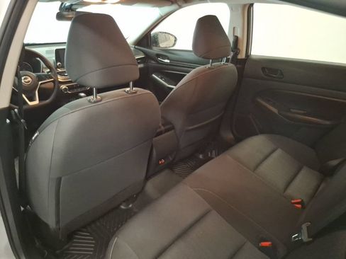 Used 2024 Nissan Altima 2.5 SV FWD image 14