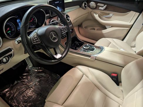 Used 2019 Mercedes-Benz GLC 300 4MATIC image 5
