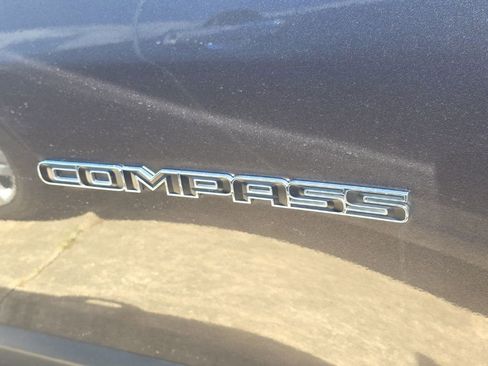 Used 2024 Jeep Compass Latitude image 18