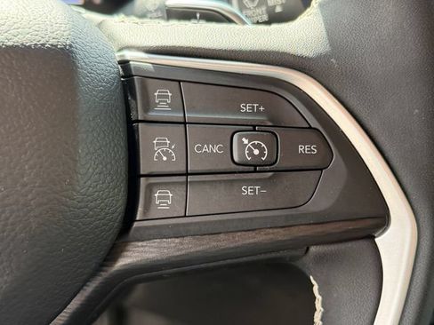 Used 2024 Jeep Grand Cherokee Altitude AWD/4WD image 26
