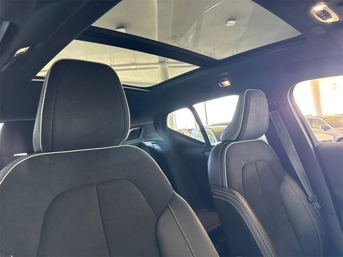 Certified 2021 Volvo XC40 T5 R-Design image 16