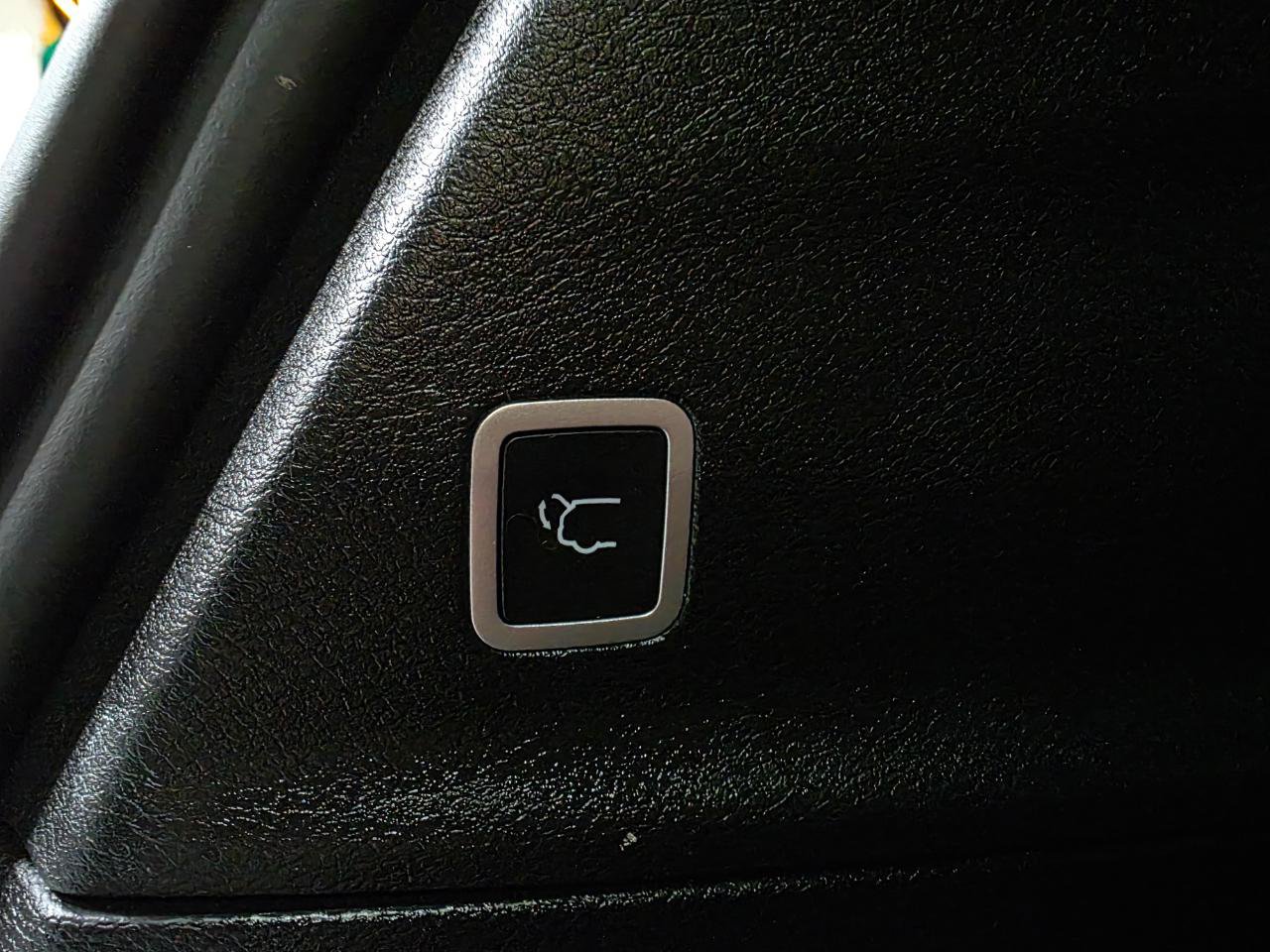 Used 2019 Chrysler Pacifica Limited w/ Advanced Safetytec Group FWD image 23